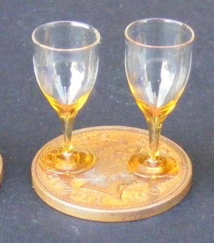 Dolls House Miniature Glass Drinking Glasses Pub Bar